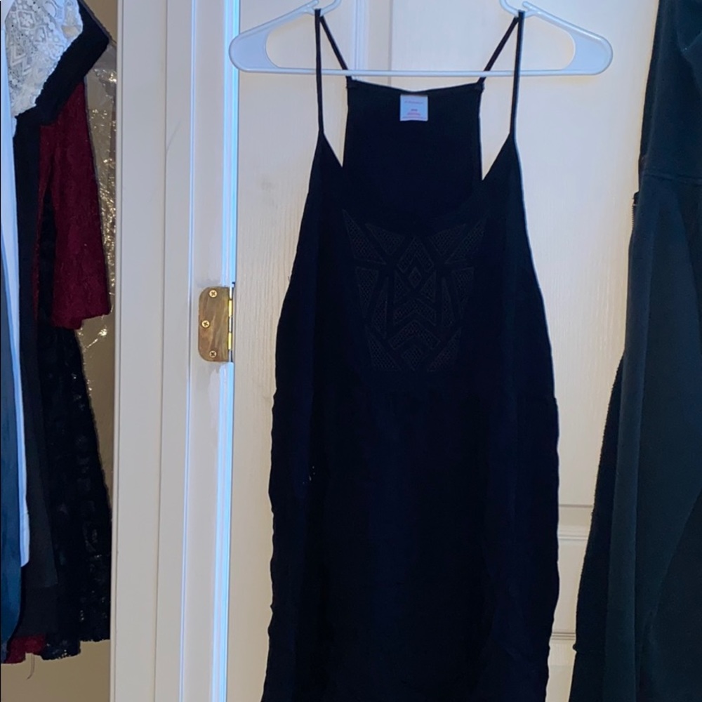 Black side cutout tank top with a lace front